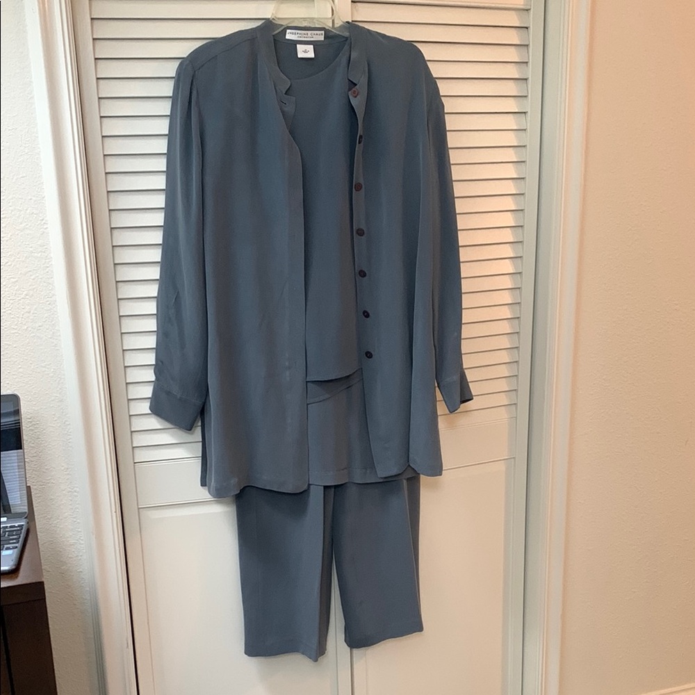 Gorgeous Silk Blue Gray Josephine Chaus 3 piece Pants Set